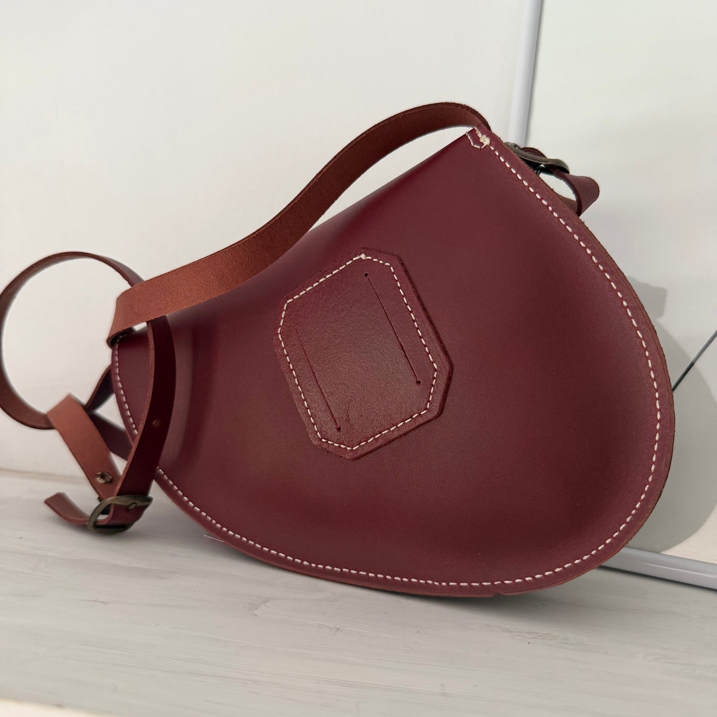 Bolso montura cereza.