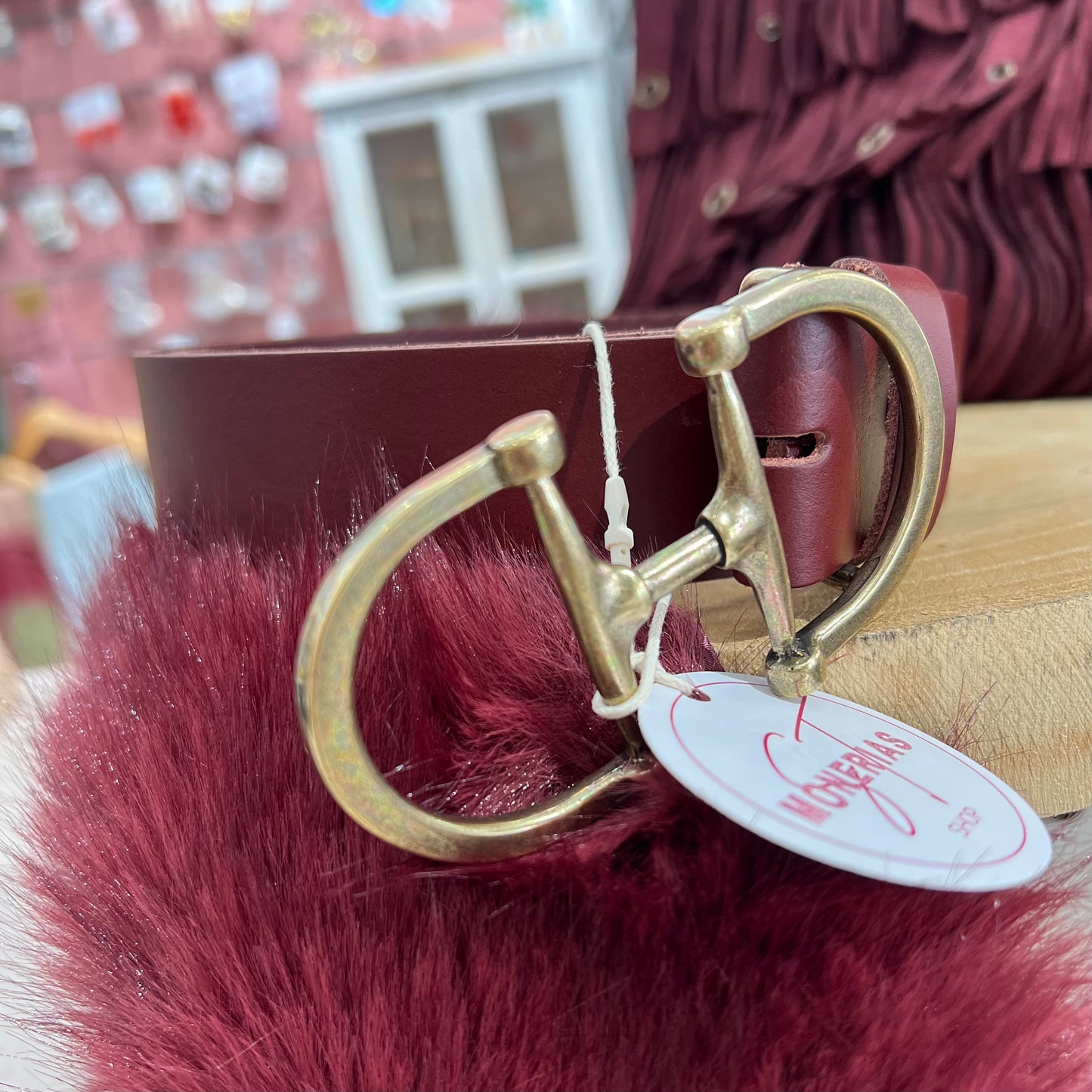 Cinturón piel burdeos.