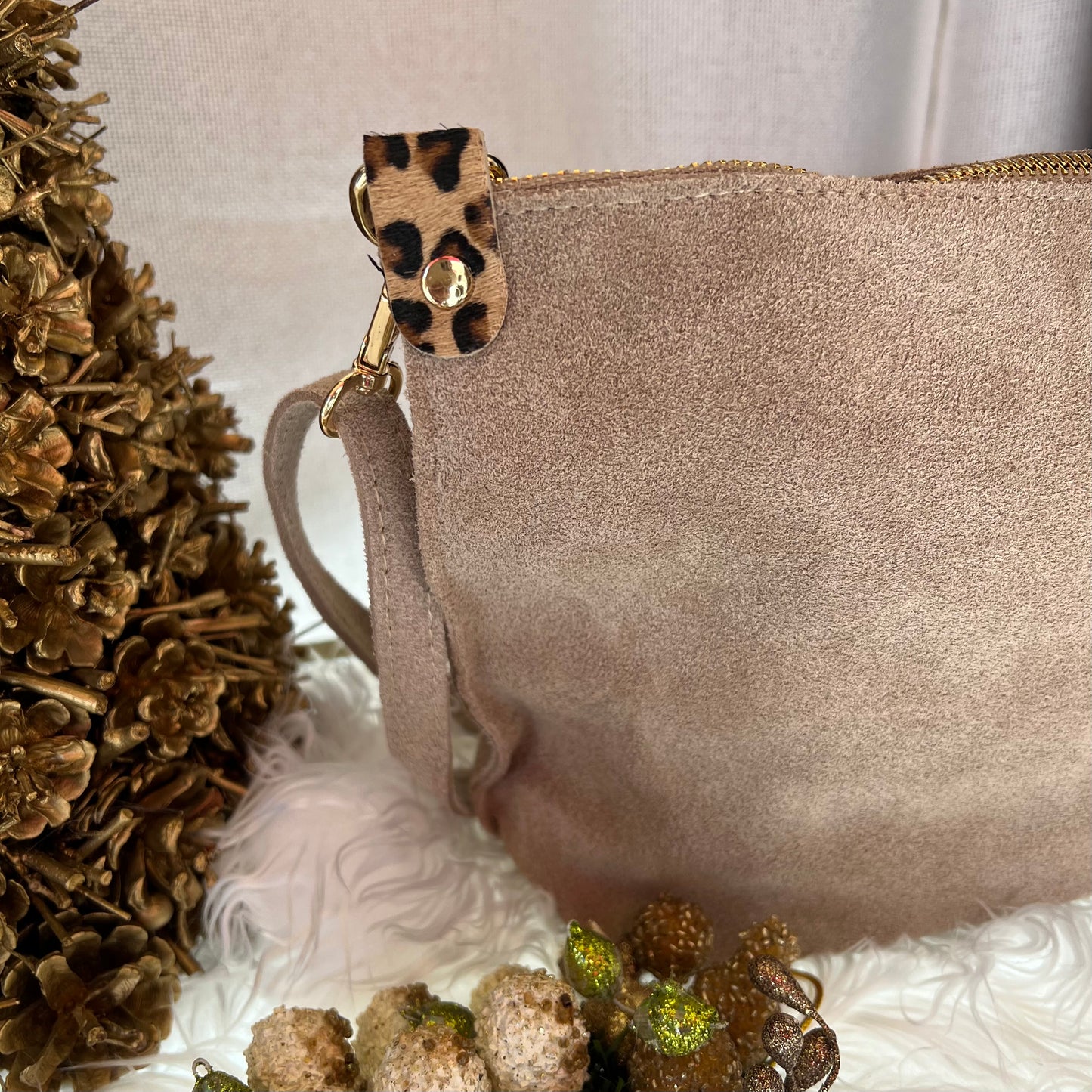 Bolso piel beige.