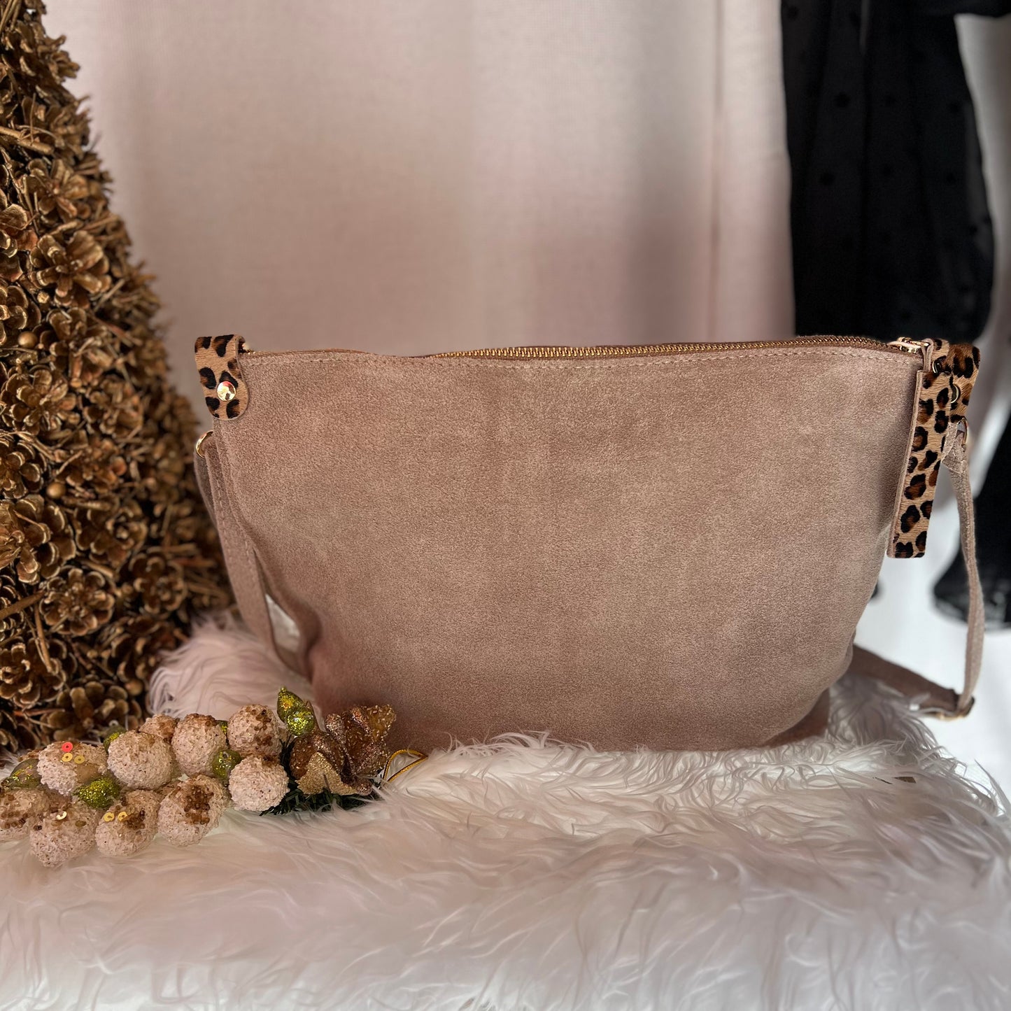 Bolso piel beige.